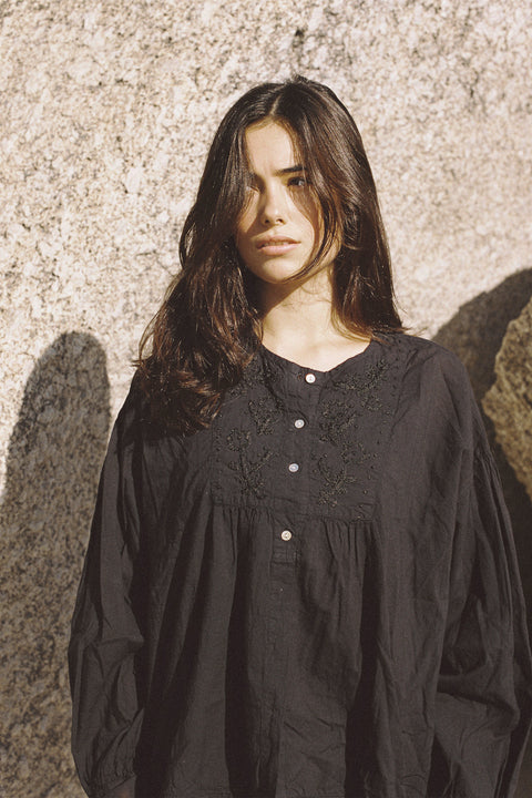LILIA - Blusa in cotone con ricamo, colore nero