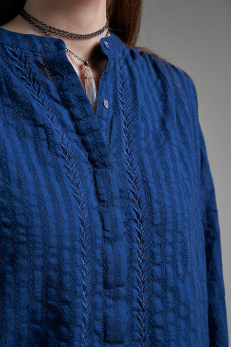 CLOVER - Blusa ricamata in caldo cotone